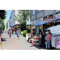 5732 Fuhlsbüttler Strasse - Geschäfte und Passanten. | Fuhlsbüttler Straße - Fuhle, Hamburg Barmbek Nord